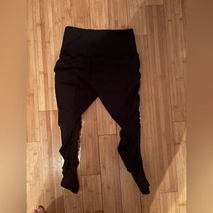 SKINNIFY Black Resistant Band Leggings